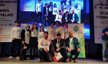 Ada Koleji'ne bilim yarışmasından ödül