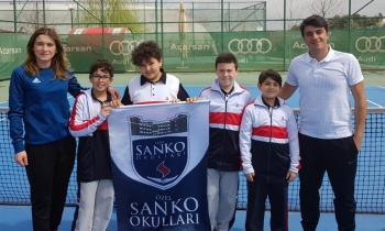 SANKO Okulları Küçük Erkek Tenis Takımı il birincisi oldu