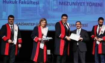 GAÜN’nün Lisansüstü Mezunlarının Kep Atma Sevinci