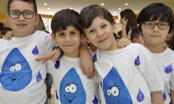 Minik GKV’liler yağmur oldu yağdı, su dansı yaptı