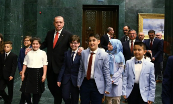 Cumhurbaşkanı Erdoğan, Bakan Yılmaz ve beraberindeki çocukları kabul etti