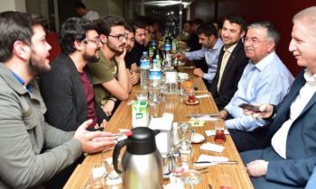 Bakan Yılmaz, sahurda öğrencilerle bir araya geldi