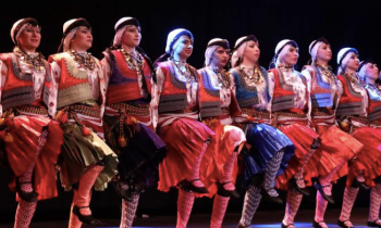 İlkokul öğretmenlerinden halk oyunları gösterisi