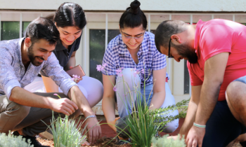 GAÜN'de Türk ve Suriyeli öğrenciler birlikte fidan dikti