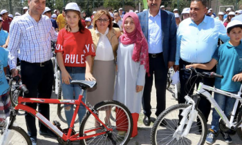 Fatma Şahin'den okul birincilerine ödül