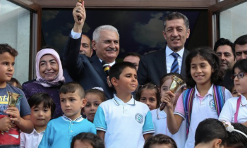 TBMM Başkanı Yıldırım ve eşi Semiha Yıldırım ile Bakan Selçuk’un katılımıyla yeni eğitim-öğretim yılının ilk ders zili çaldı