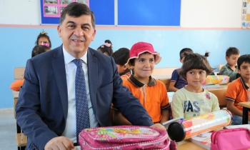 Rıdvan Fadıloğlu'ndan öğrencilere sürpriz