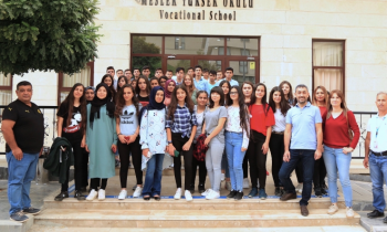 Lise öğrencileri HKÜ'yü ziyaret ediyor