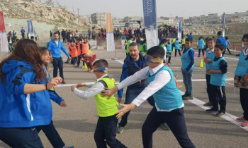 "Çocuklar Gülsün" diye başladılar binlerce öğrenciyi sevindirdiler