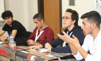 Deva Okulları’nda Gençlik Konferansı