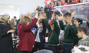 Büyükşehir Belediyesi'nden 6200 öğrenciye kıyafet