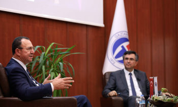 Topçuoğlu, üniversite öğrencilerine tecrübelerini anlattı