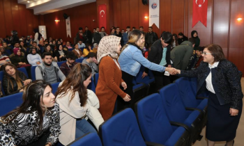 Başkan Şahin'in projeleri üniversiteli gençleri heyecanlandırdı