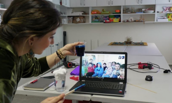 Canlı yayında Halfeti'deki çocuklara ders anlatı