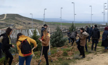GAÜN Öğrencileri 300 fidanı Toprakla Buluşturdu