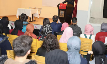 Gençler Mehmet Akif'i andı