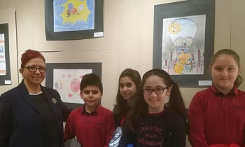 Erdemli öğrencilerin resimlerine sergileme ödülü