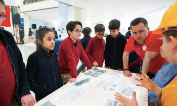 Erdemli öğrenciler kurdukları stantlarla meslekleri tanıttı