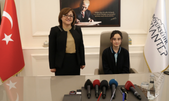 Başkan Şahin koltuğunu devretti