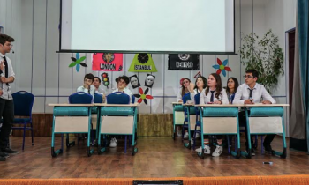 Erdemli öğrencilerin tiyatro yolculuğu