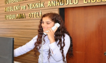 Uygulama otelindeki deneyimleriyle iş hayatına hazırlanıyorlar