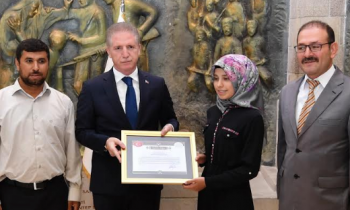 Vali Gül, LYS’de ilk 1000’e giren öğrencilerle buluştu