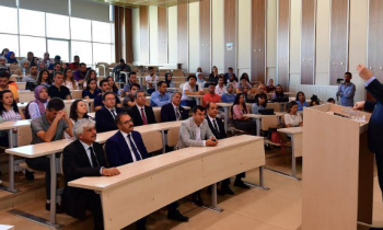 Vali Gül, açılış dersinde öğrencilerle tecrübelerini paylaştı