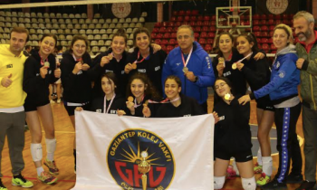 Gaziantep Kolej Vakfı Voleybol ’da Namağlup Şampiyon