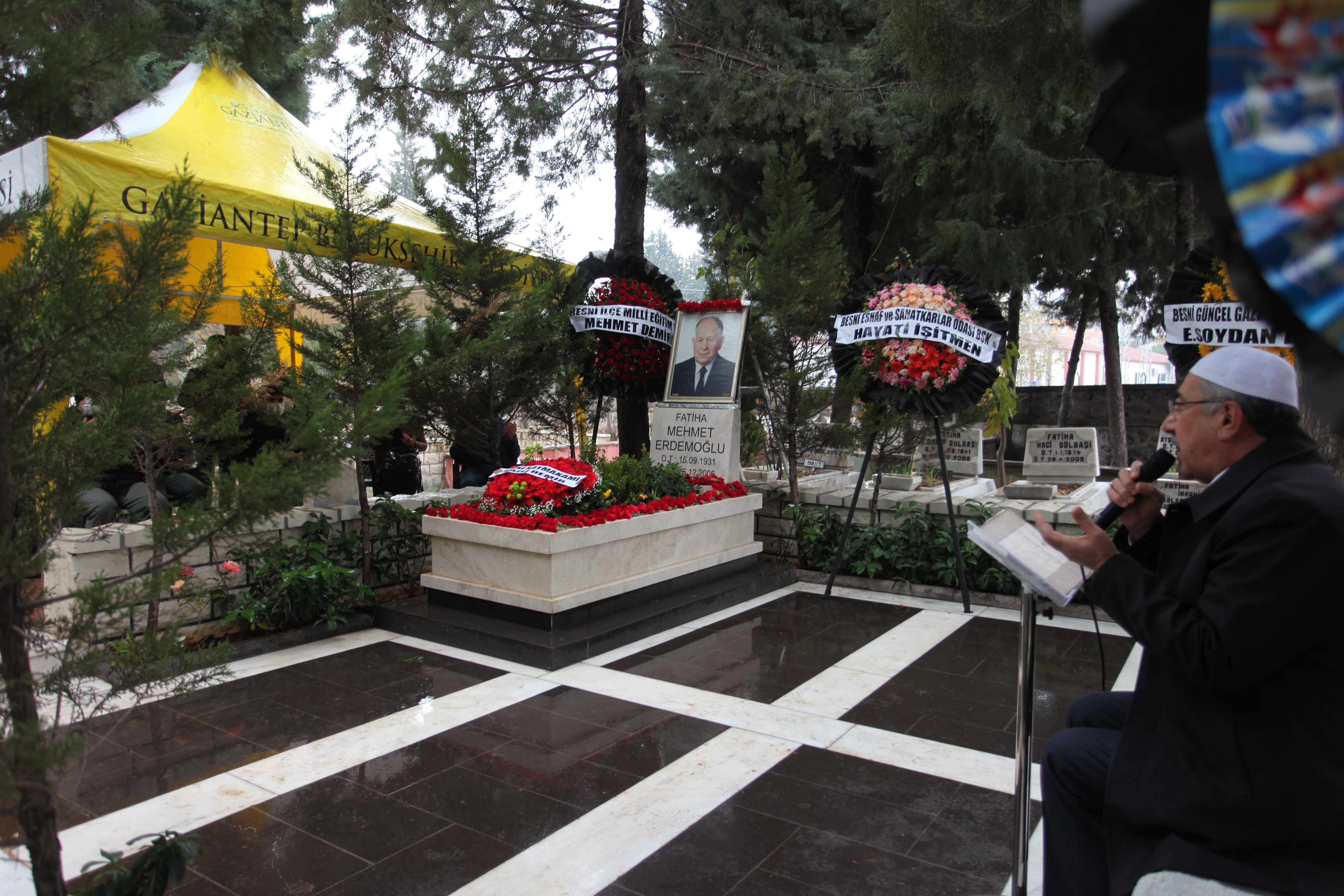 Merhum Erdemoğlu anıldı