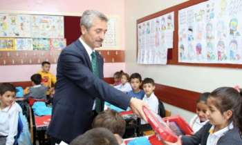 Gaziantep’te 100 bin öğrenciye boyama seti dağıtıldı