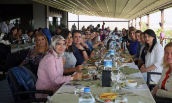 Erdem ailesi kahvaltıda buluştu