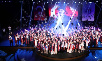 GAÜN’de genç doktorlar coşkuyla mezun oldu