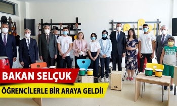 Bakan Selçuk, öğrencilerle bir araya geldi