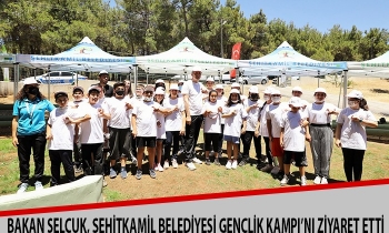 Bakan Selçuk, Şehitkamil Belediyesi Gençlik Kampı’nı ziyaret etti