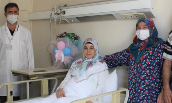 Böbrek nakli sonrası ikiz bebek mutluluğu yaşanıyor