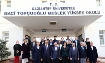 GAÜN Naci Topçuoğlu Meslek Yüksekokulunda yılın personelleri ödüllerini aldı