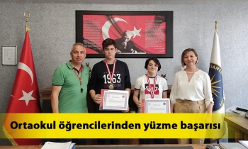 Ortaokul öğrencilerinden yüzme başarısı
