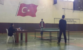Nizip'te öğrenciler tenis turnuvasında yarıştı