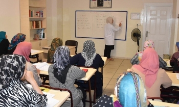 Okuma yazma öğreniyorlar