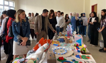 Öğrencilerden depremzede çocuklara oyuncak!