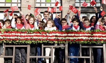 Bakan Tekin, öğrencilerle birinci Meclis'i ziyaret etti