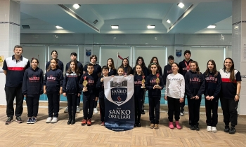 Sanko okulları yüzmede üç kupa kazandı   